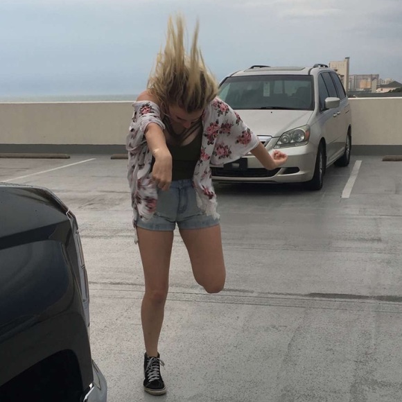 chloe_delone